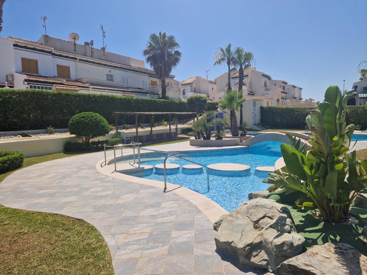 Lovely Apartment Near The Beach In Sunny La Mata Torrevieja Bagian luar foto